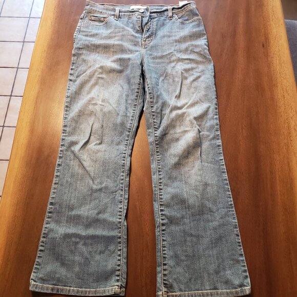Levi's Perfectly Slimming Boot Cut 512 Jeans Size 12, short - Picture 1 of 3